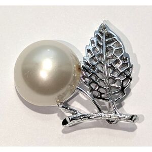 Sarah Coventry Leaf and Pearl Brooch